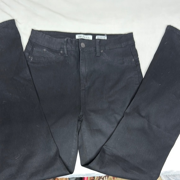 YMI Black Straight Leg Jeans Modern Minimalist Style - Picture 1 of 9